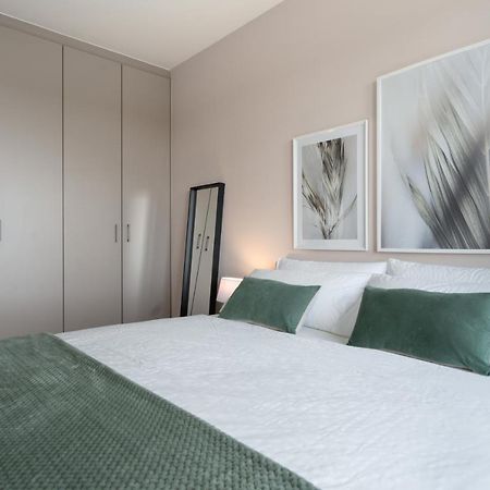 Shs Homes-Luxe Highrise, 2 Bedrooms, Kitchen, Free Parking, Stunning View, Large Tarrasse, Workspace 哈瑟尔特 外观 照片