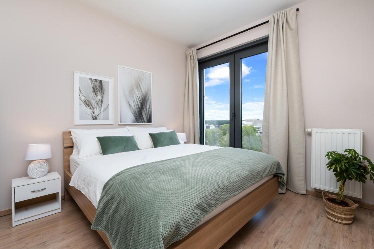 Shs Homes-Luxe Highrise, 2 Bedrooms, Kitchen, Free Parking, Stunning View, Large Tarrasse, Workspace 哈瑟尔特 外观 照片