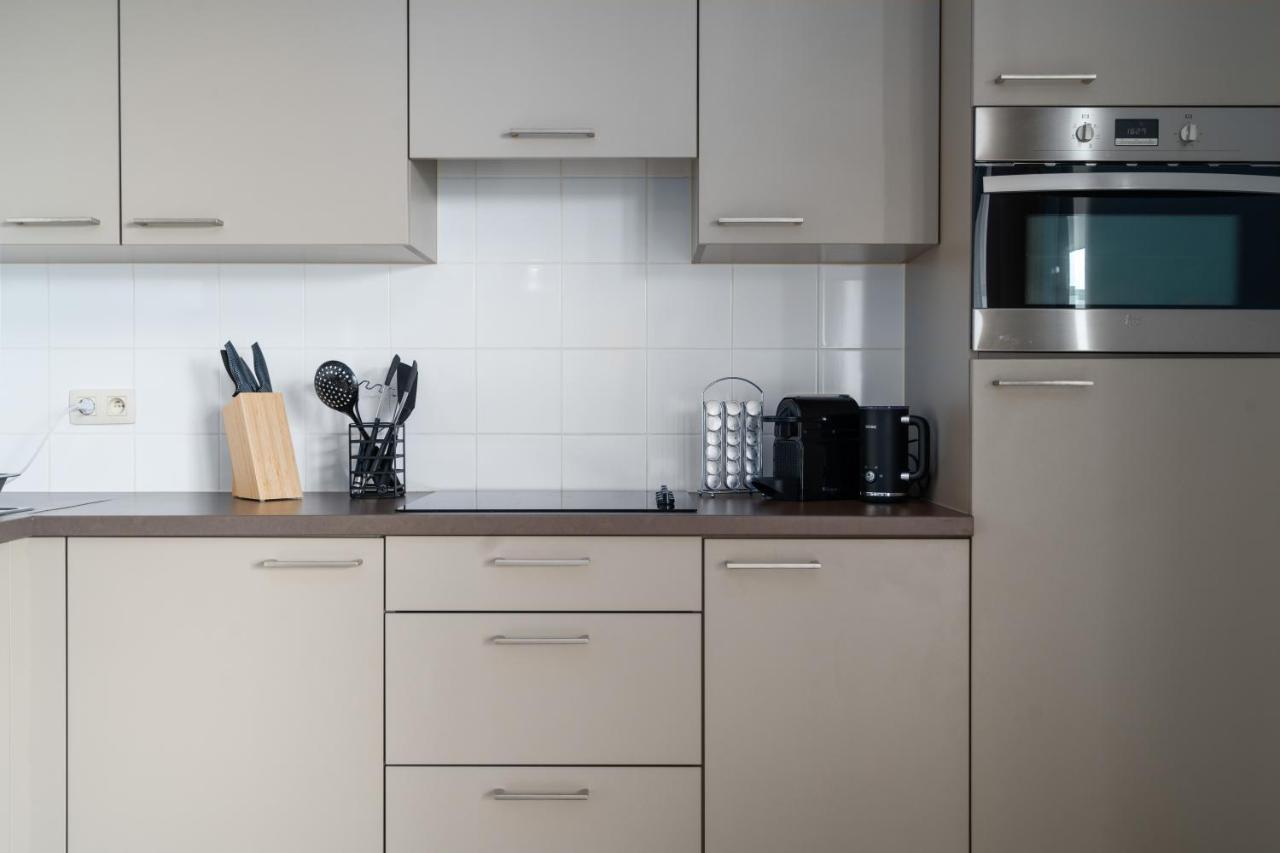 Shs Homes-Luxe Highrise, 2 Bedrooms, Kitchen, Free Parking, Stunning View, Large Tarrasse, Workspace 哈瑟尔特 外观 照片