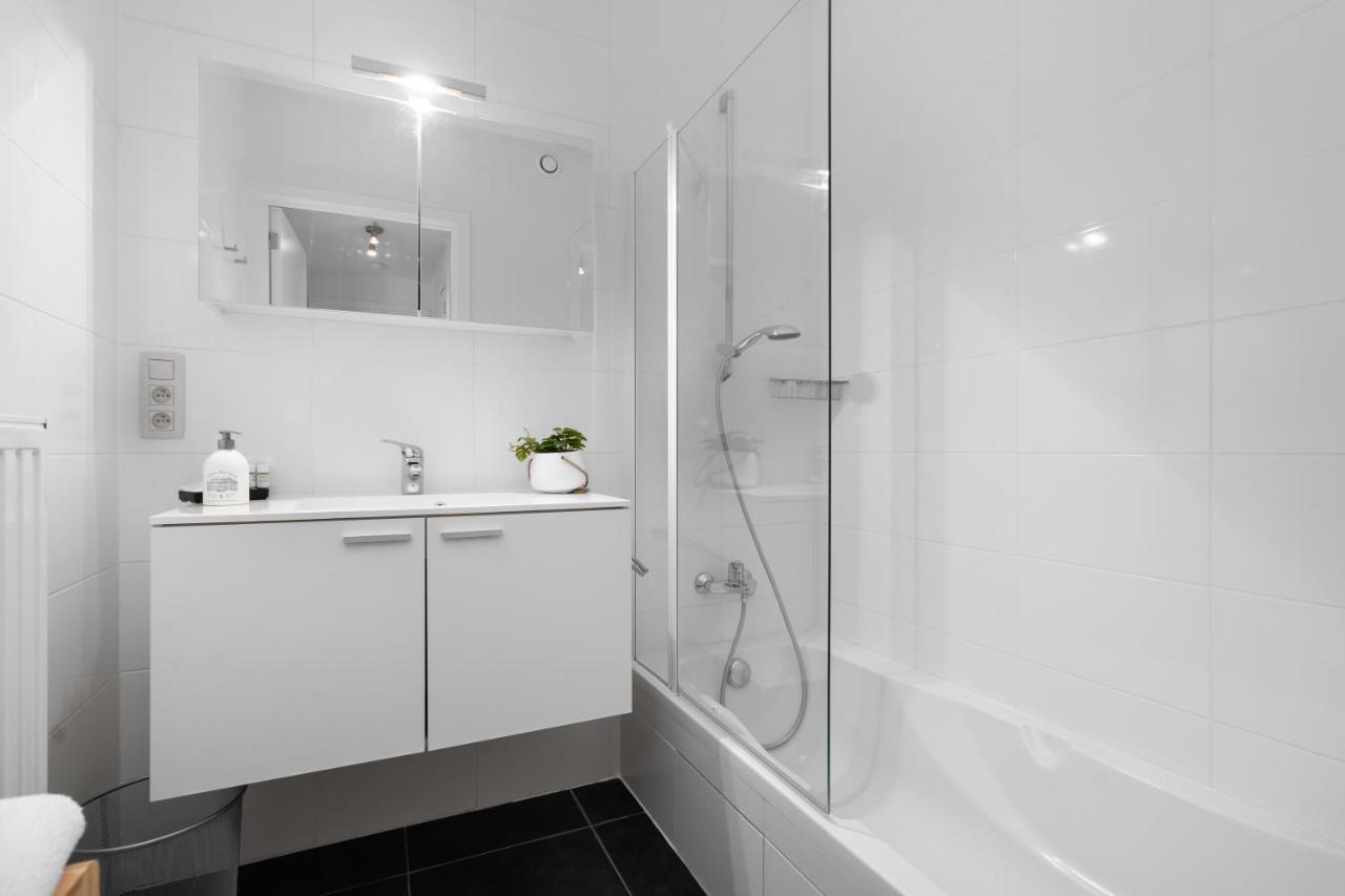 Shs Homes-Luxe Highrise, 2 Bedrooms, Kitchen, Free Parking, Stunning View, Large Tarrasse, Workspace 哈瑟尔特 外观 照片