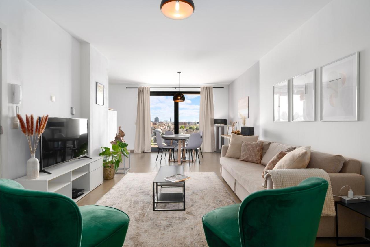 Shs Homes-Luxe Highrise, 2 Bedrooms, Kitchen, Free Parking, Stunning View, Large Tarrasse, Workspace 哈瑟尔特 外观 照片